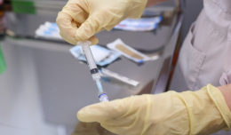 Bloomberg оценил разницу в темпах вакцинации между странами в 25 раз