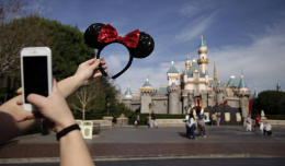 CNN: Disneyland и другие парки развлечений в Калифорнии откроют с апреля