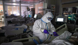 Эксперт: новый подъем заболеваемости COVID-19 в России будет за счет непривитых