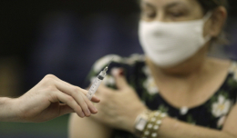 Эксперты сравнили эффективность вакцин от COVID для женщин и мужчин