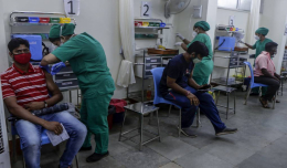 Индийские вакцины вдвое снизили число смертей от дельта-варианта