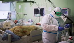 Кабмин выделил 11,5 млрд рублей на выплаты заразившимся коронавирусом медработникам
