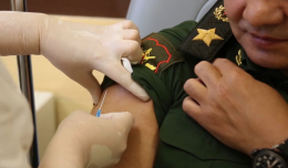 Кремль положительно оценил публичную вакцинацию Шойгу
