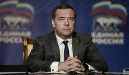 Медведев призвал единороссов направить зарплату за месяц на помощь в борьбе с пандемией