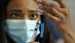 Moderna намерена создать новый вариант вакцины для штамма 