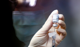 Регулятор США не выявил связи между тромбами и вакциной Johnson & Johnson