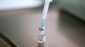 Роспотребнадзор сообщил, что нельзя делать после вакцинации от COVID-19