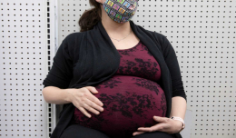 Ученые заявили о троекратном риске заражения COVID-19 при беременности