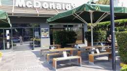 В Греции открылись кафе, рестораны и бары