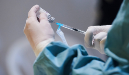 В Латвии начали проверку из-за смерти после прививки вакциной AstraZeneca