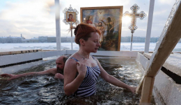В Минздраве сообщили, когда участникам крещенских купаний лучше привиться от коронавируса