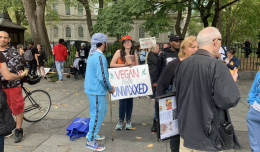 В Нью-Йорке прошел марш против обязательной вакцинации