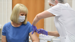 В Раде предсказали закупку российской вакцины от COVID-19 втридорога