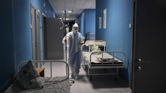 В России число госпитализаций пациентов с COVID за сутки выросло на 13%