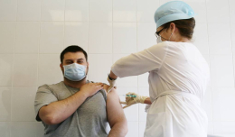 В Центре Чумакова допустили комбинацию разных вакцин при ревакцинации от ковида