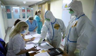 Заболеваемость ковидом в России снизилась на 41,4% за неделю