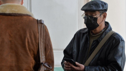 Жителей двух городов Китая призвали сидеть дома из-за коронавируса