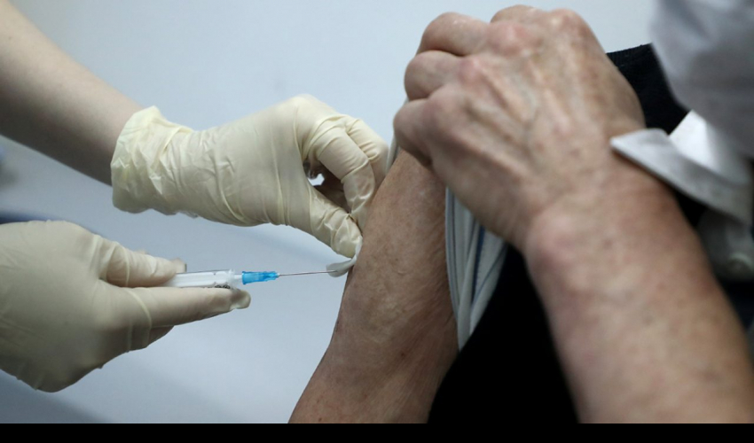 Академик РАН ответил на сообщения об отказе в вакцинации людям с ВИЧ