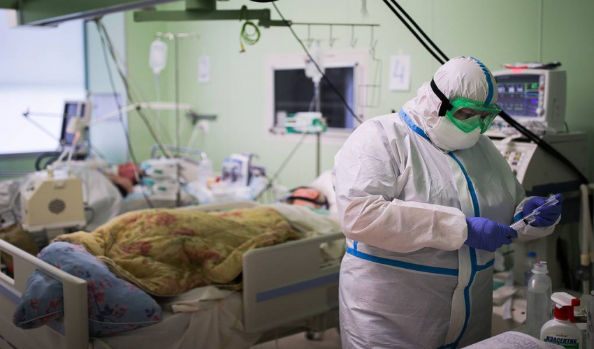 Кабмин выделил 11,5 млрд рублей на выплаты заразившимся коронавирусом медработникам