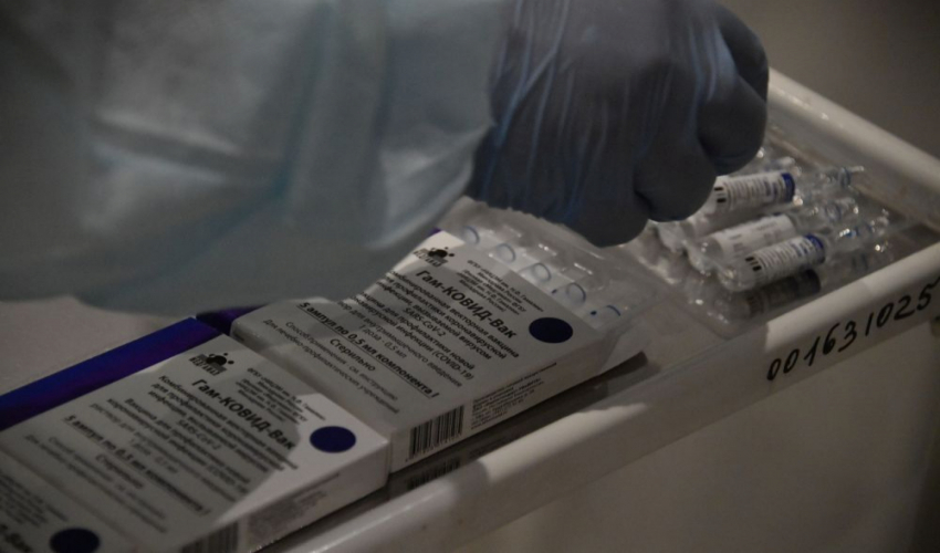 Красноярскую медсестру заподозрили в уничтожении вакцин от COVID