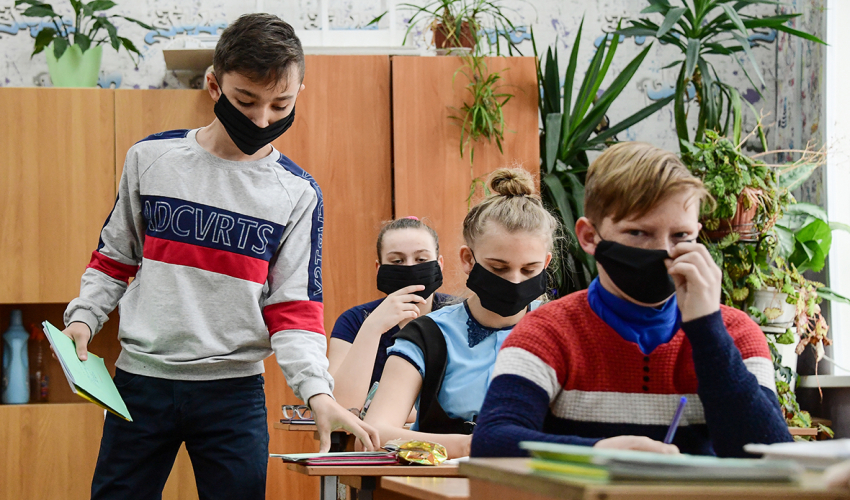 Минпросвещения рекомендовало установить дистанцию между учениками школ Минпросвещения рекомендовало установить дистанцию между учениками школ