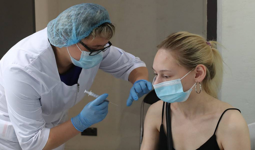 На Колыме ввели обязательную вакцинацию от коронавируса для отдельных категорий граждан