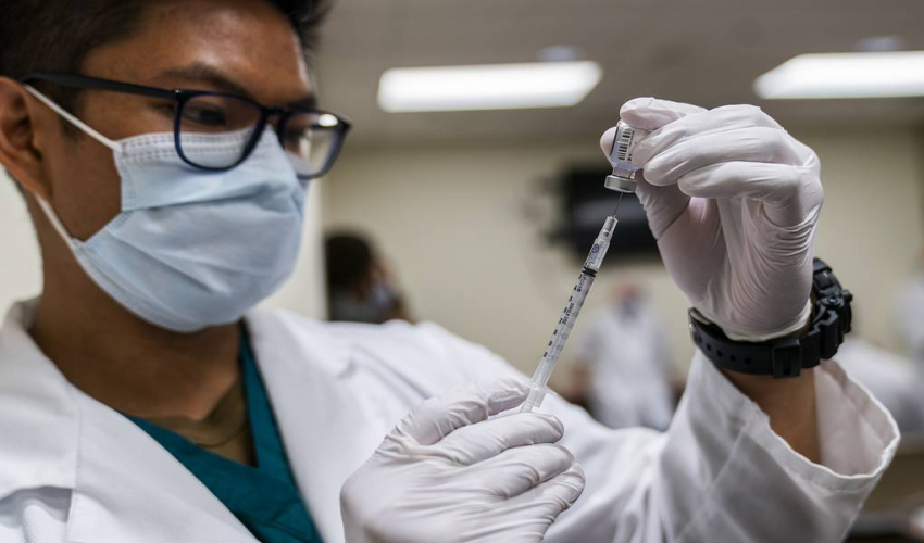 NYT: у второго медработника в США проявилась аллергия после вакцины Pfizer NYT: у второго медработника в США проявилась аллергия после вакцины Pfizer