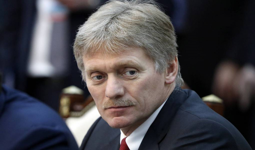 Песков заявил, что вакцинация Путина от COVID-19 станет примером для россиян Песков заявил, что вакцинация Путина от COVID-19 станет примером для россиян