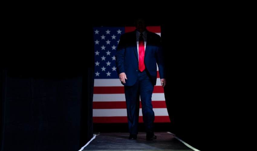 Шесть сотрудников предвыборного штаба Трампа заразились коронавирусом Шесть сотрудников предвыборного штаба Трампа заразились коронавирусом