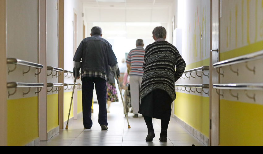 В Москве заявили об отсутствии COVID в домах престарелых после вакцинации