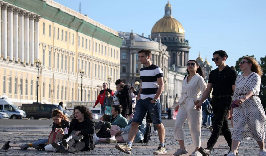 В Петербурге приостановили обязательный масочный режим