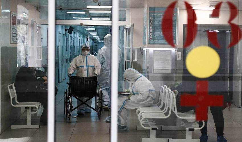 В России за сутки выявили 24 822 заразившихся коронавирусом. Это новый максимум
