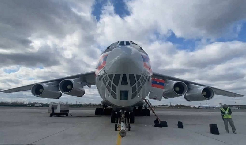 Второй самолет МЧС России с грузом гуманитарной помощи приземлился в Индии